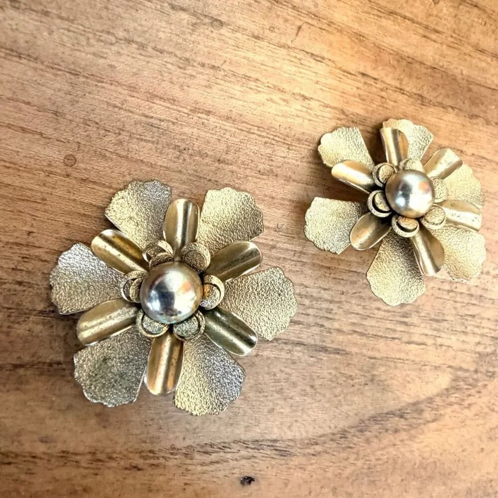 Vintage Emmons Gold Tone Layered Flower Clip-On Earrings